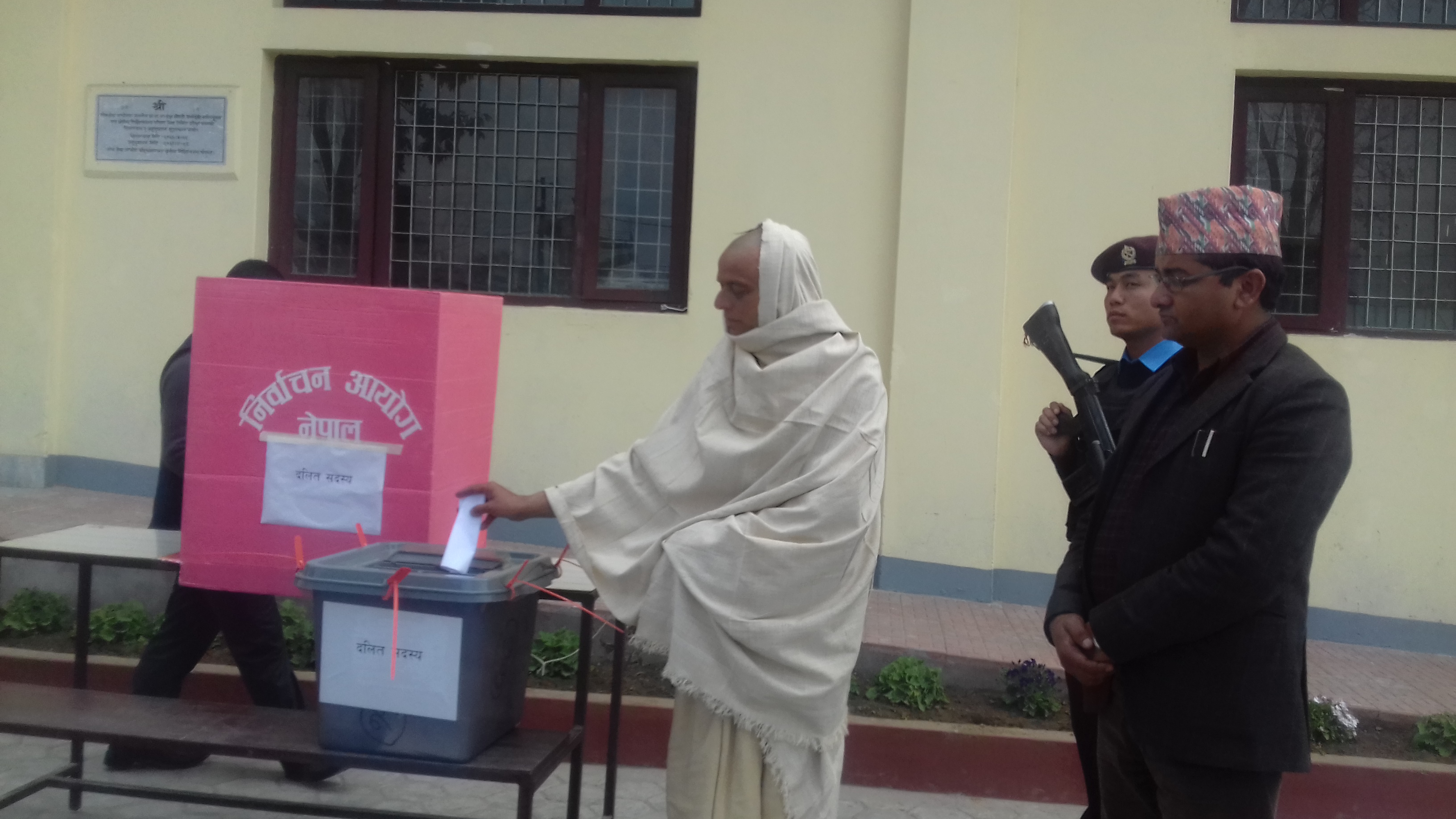 प्रदेश ४ मा किरियापुत्री कमल भुषालले गरे मतदान